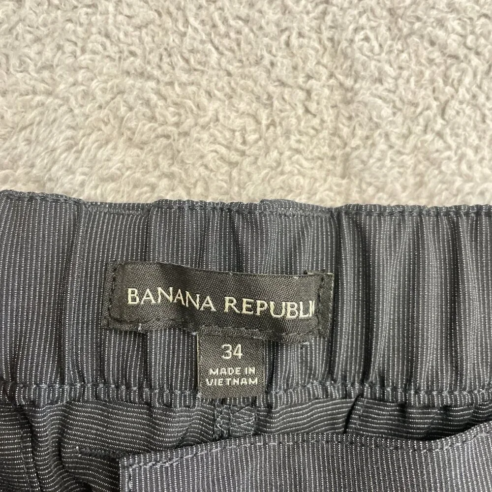 NWOT Banana Republic Men's Size 34 Gray Striped Shorts Polyester Cotton Spandex